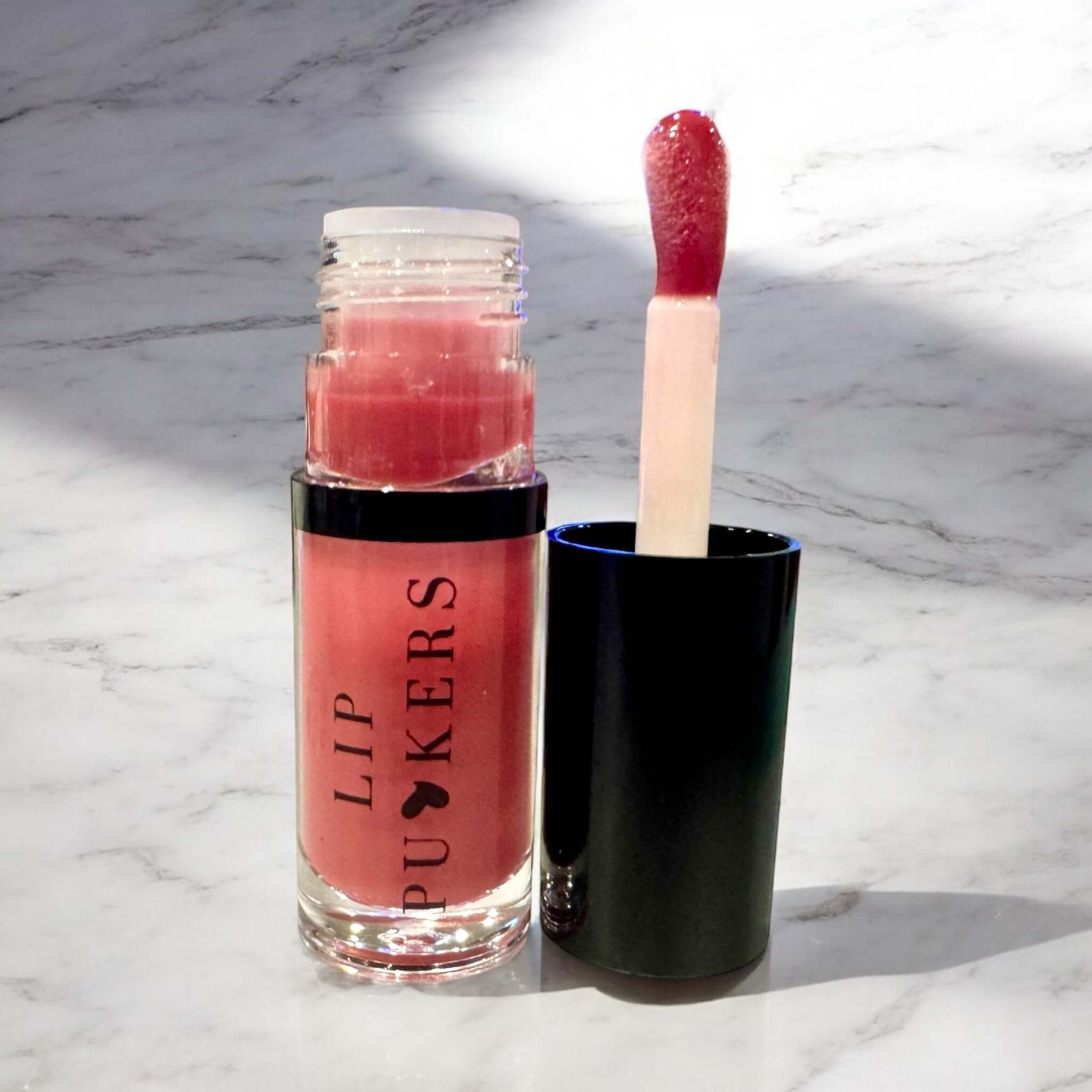 Nourishing lip oil with jojoba, apricot, and vitamin E for hydration and shine.